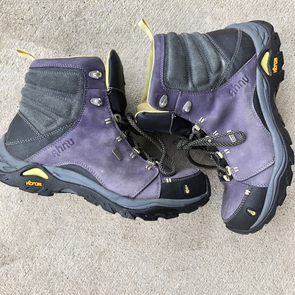 ahnu vibram boots